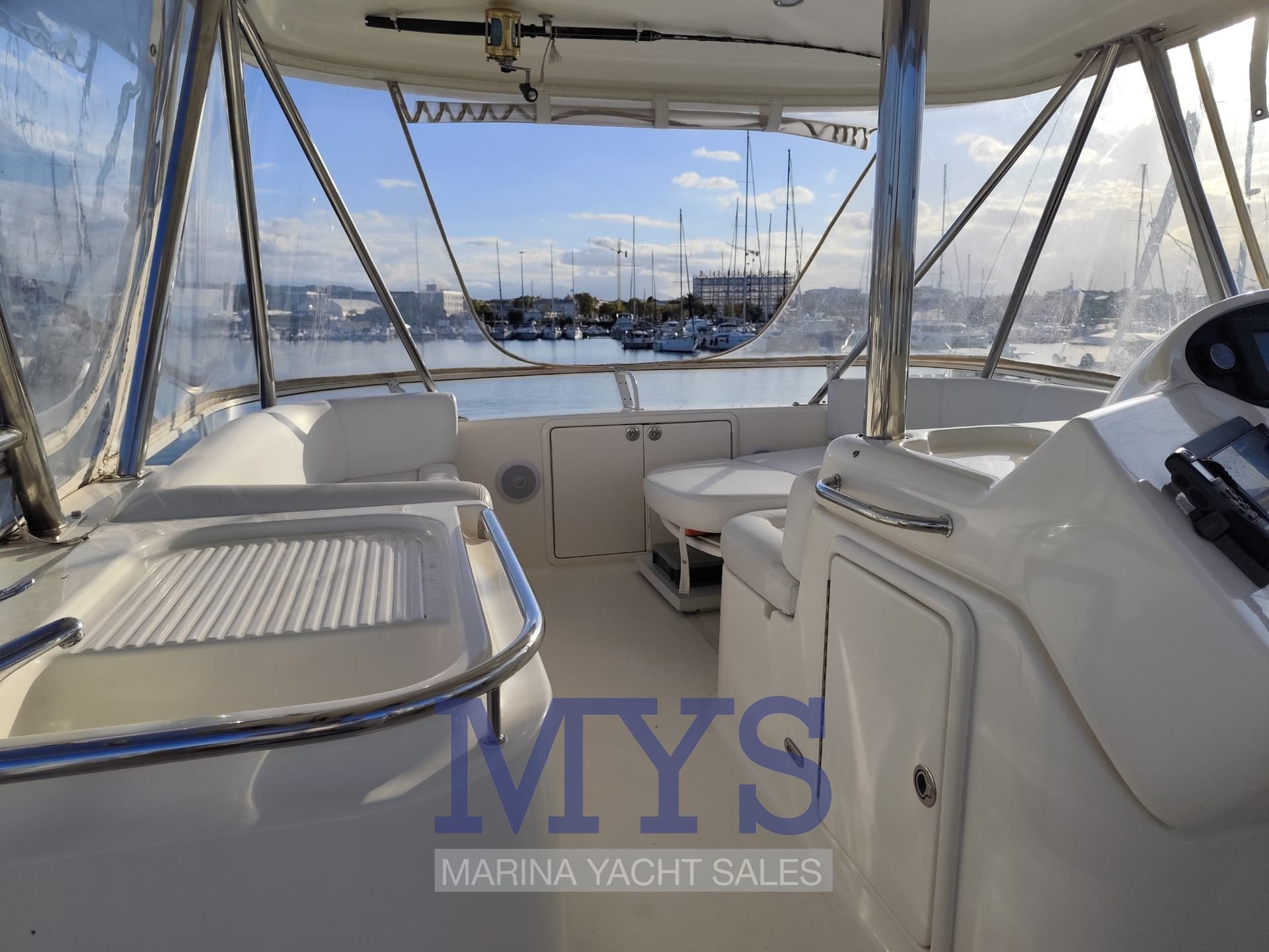 Riviera Marine 47 Flybridge usato - foto hero 10
