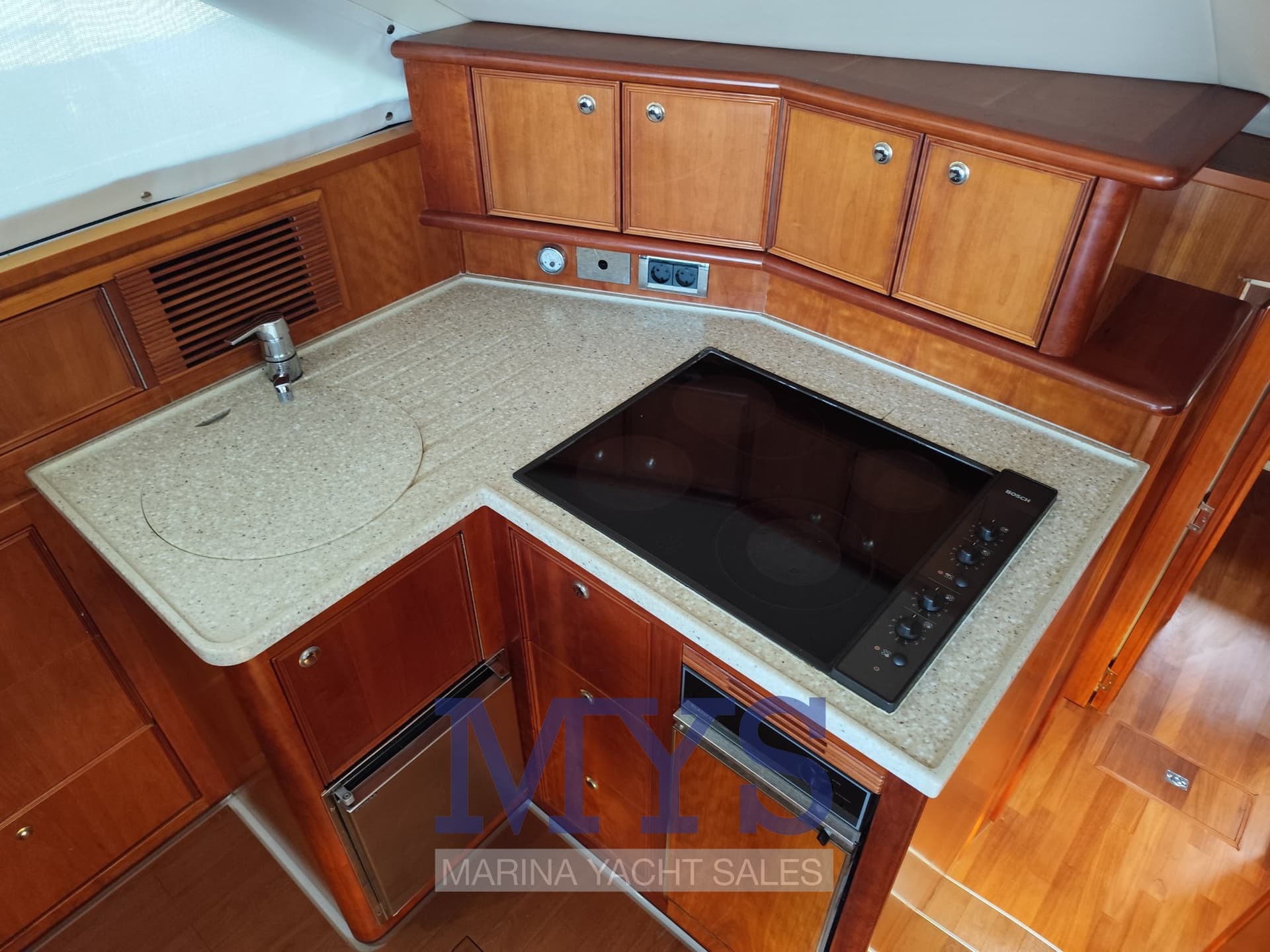 Riviera Marine 47 Flybridge usato - foto hero 18