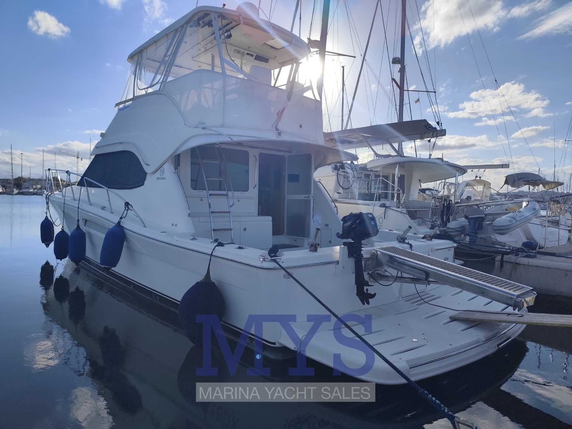 Riviera Marine 47 Flybridge - Interior View Riviera Marine 47 Flybridge - Interior View