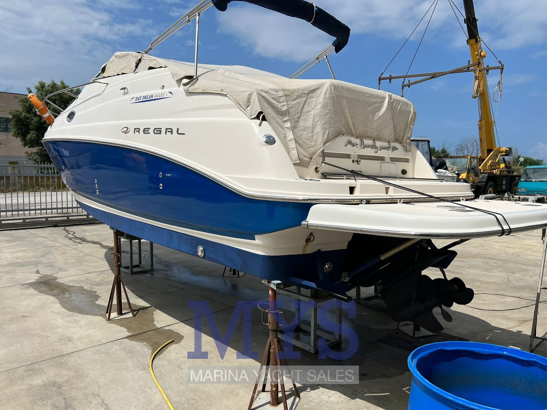 Regal Marine Commodore 2665 - Interior View Regal Marine Commodore 2665 - Interior View