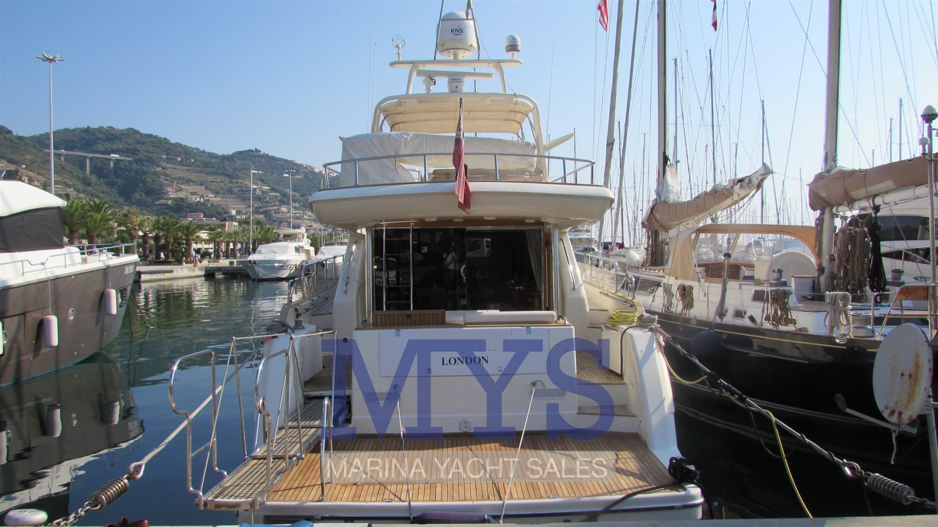 Guy Couach 2200 Fly - Deck View Guy Couach 2200 Fly - Deck View