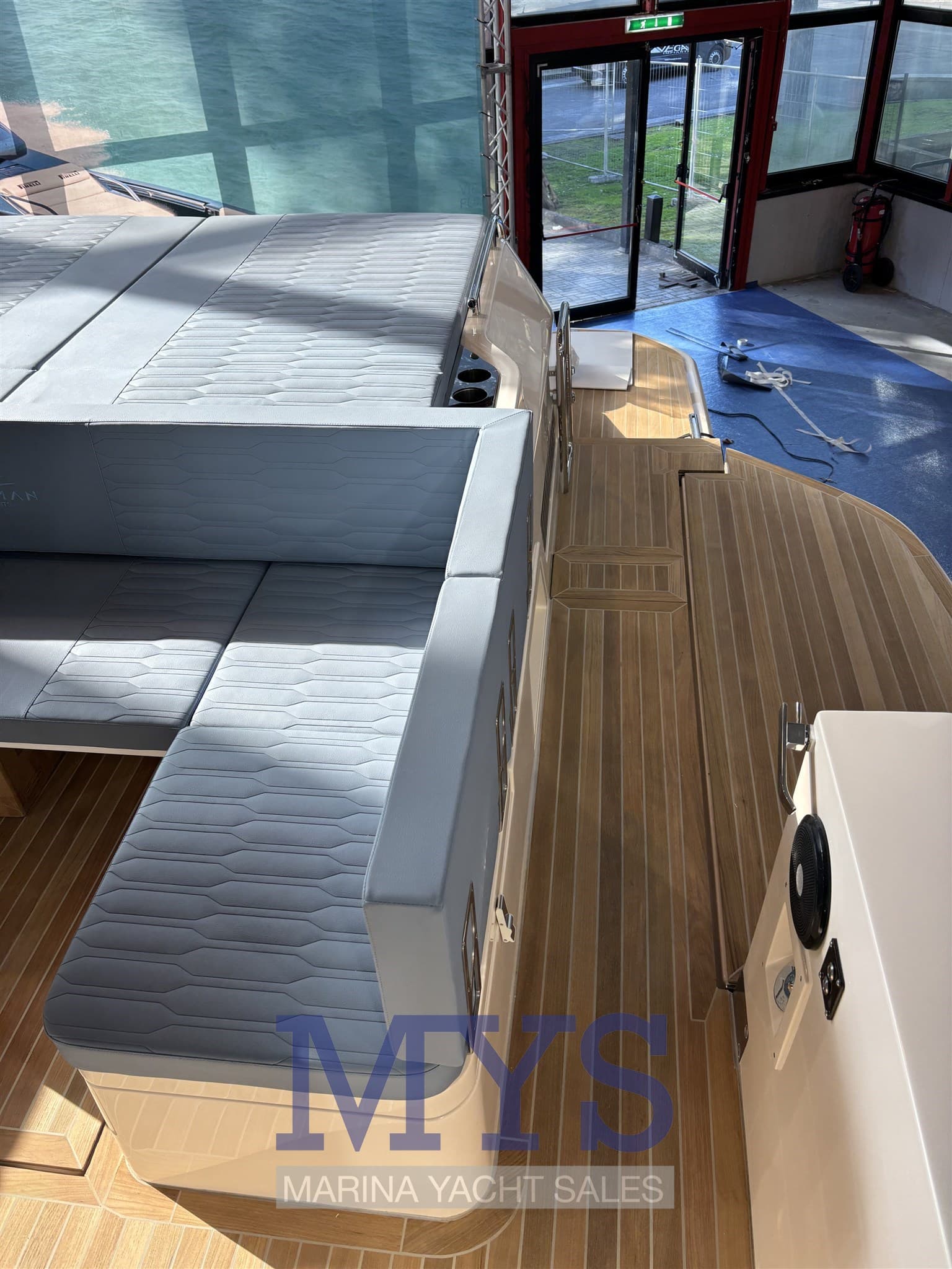 Cayman Yacht 380 Wa New - Interior View Cayman Yacht 380 Wa New - Interior View