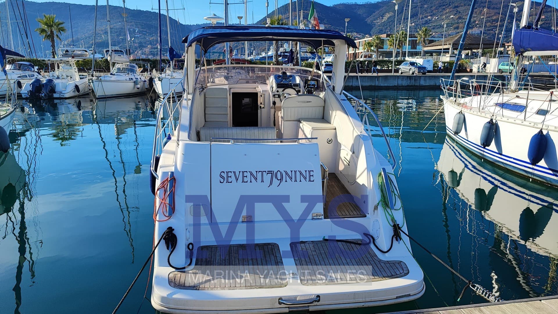 Manò Marine 26.50 Cabin Cruiser - Interior View Manò Marine 26.50 Cabin Cruiser - Interior View