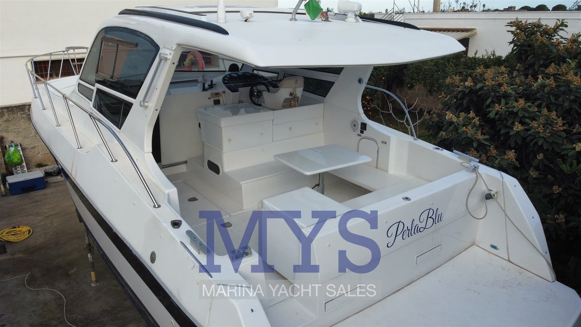 Comar Iperion 37 - Deck View Comar Iperion 37 - Deck View