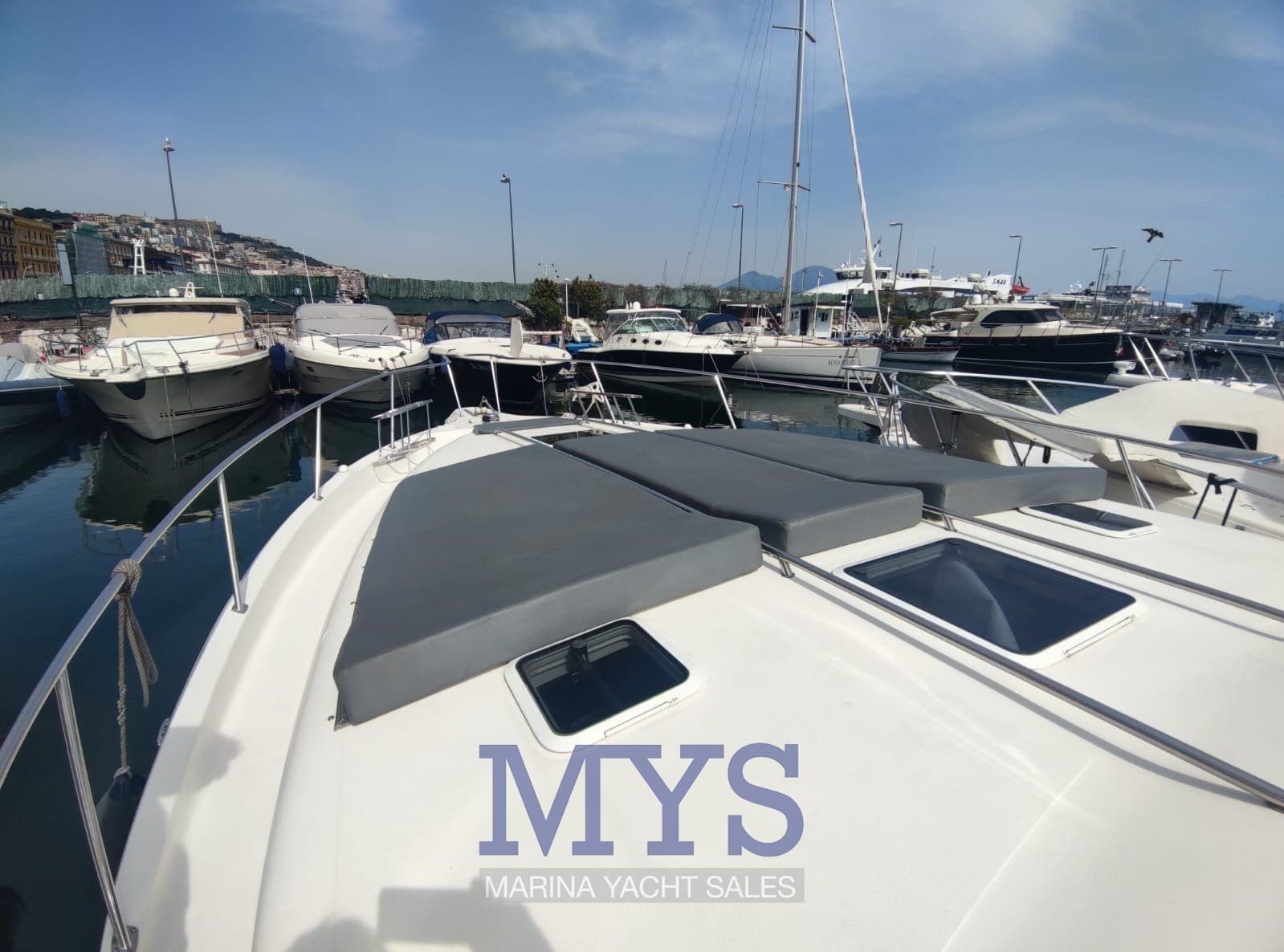 Sea Ray 480 Sundancer - Detail View 1 Sea Ray 480 Sundancer - Detail View 1