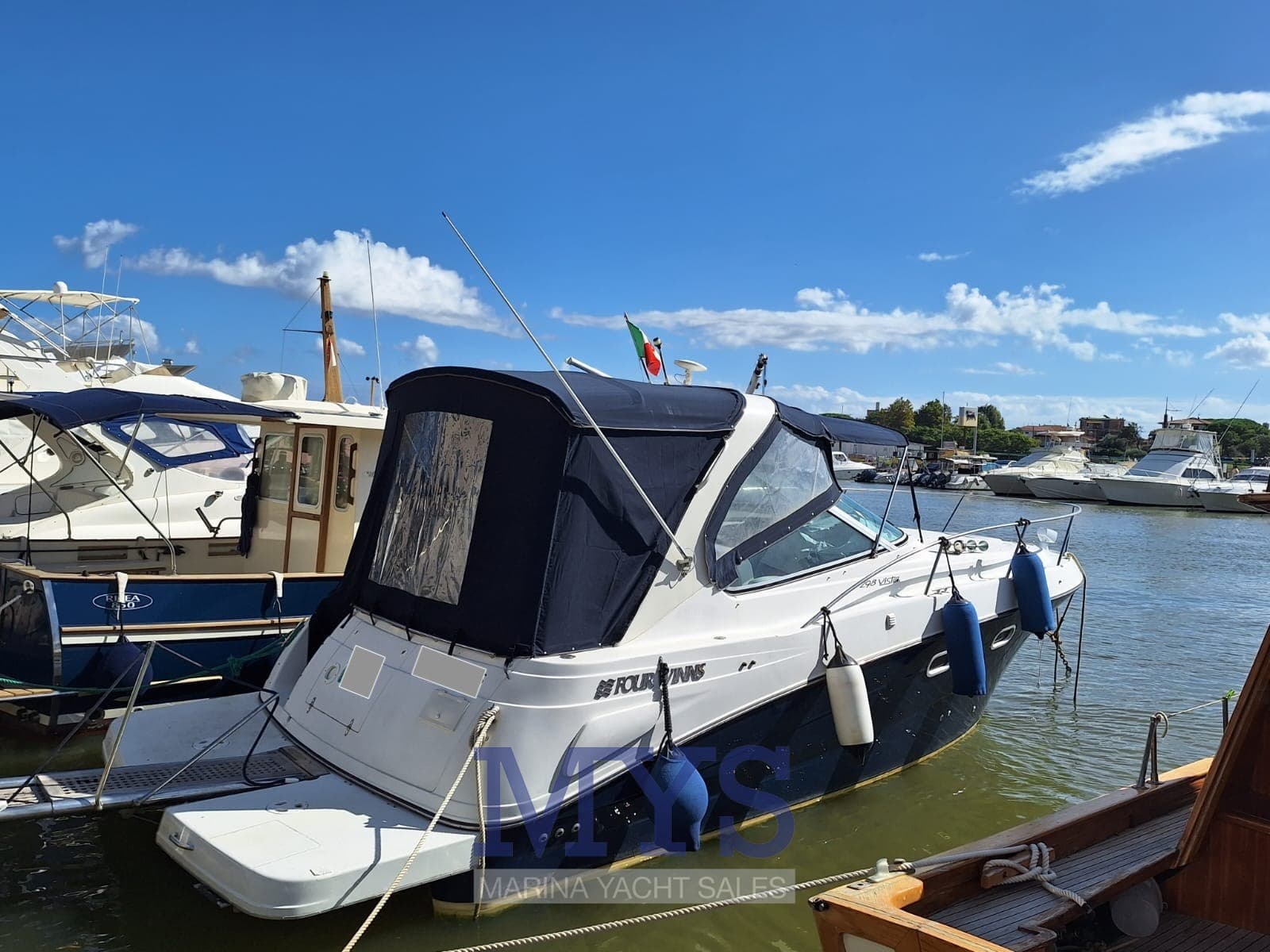 Four Winns Vista 298 - Detail View 1 Four Winns Vista 298 - Detail View 1