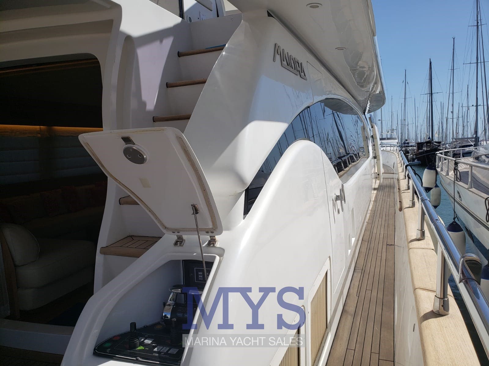 Maiora Maiora 27 - Deck View Maiora Maiora 27 - Deck View