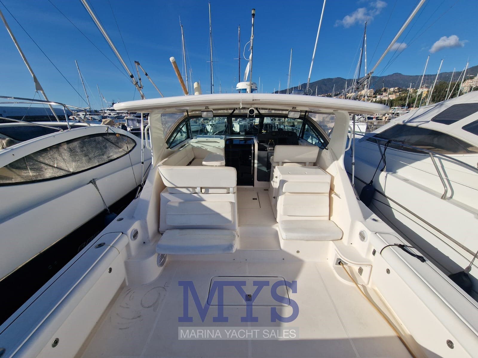 Tiara Yachts 3800 Open - Interior View Tiara Yachts 3800 Open - Interior View