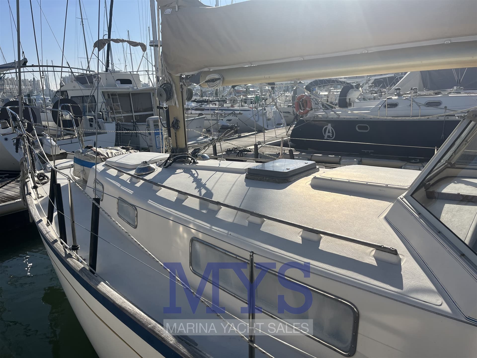 Hallberg Rassy Rasmus 35 - Deck View Hallberg Rassy Rasmus 35 - Deck View