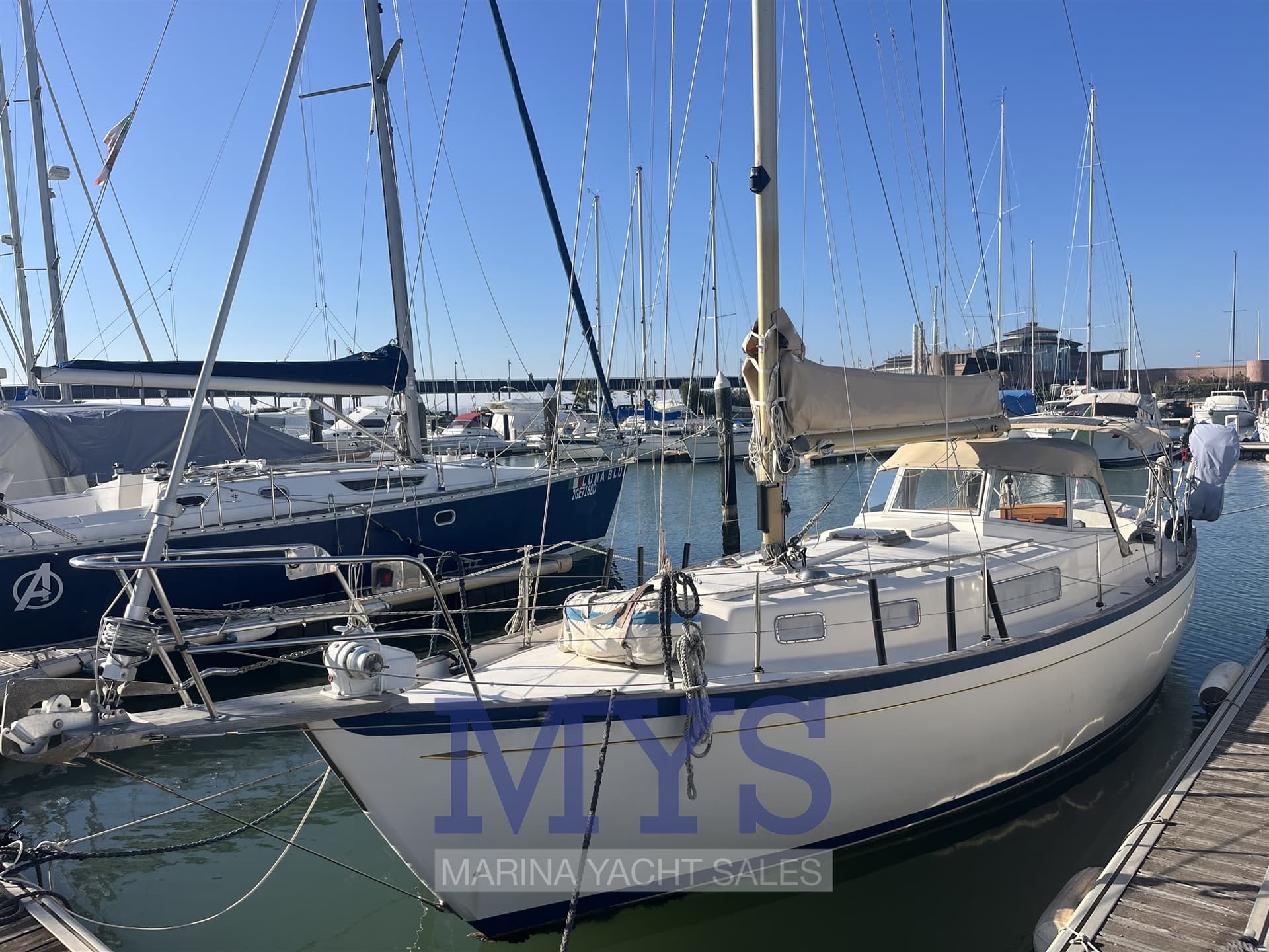 Hallberg Rassy Rasmus 35 - Detail View 1 Hallberg Rassy Rasmus 35 - Detail View 1