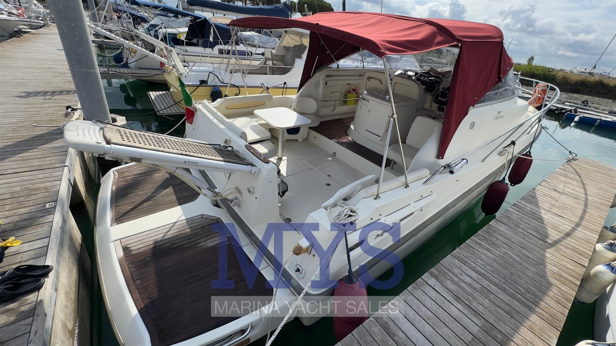 Cranchi Zaffiro 32 - Detail View 1 Cranchi Zaffiro 32 - Detail View 1