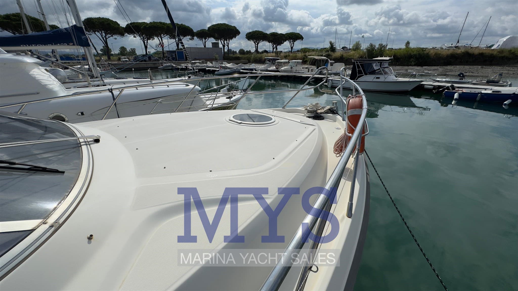 Cranchi Zaffiro 32 - Deck View Cranchi Zaffiro 32 - Deck View