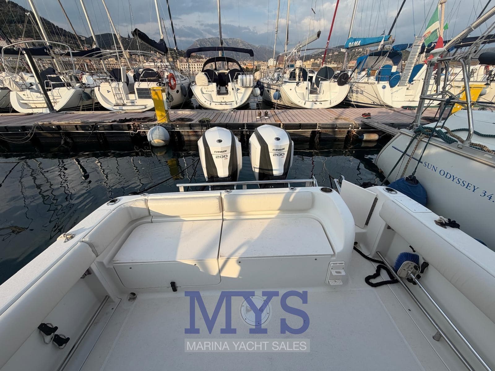 Robalo R 265 usato - foto hero 11
