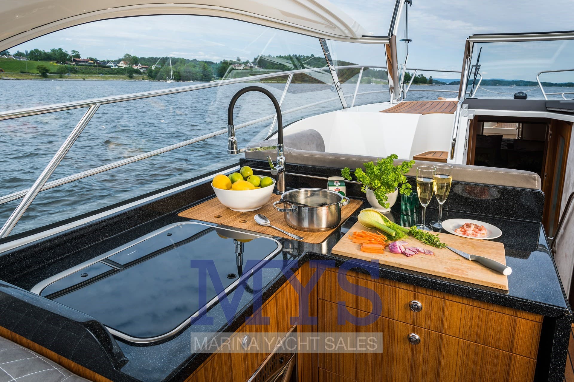 Marex 360 Cabriolet Cruiser usato - foto hero 11