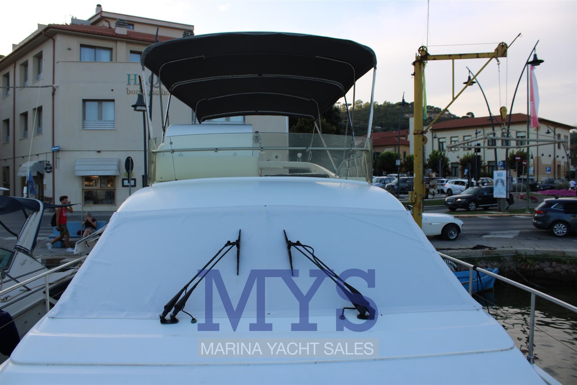 Ferretti Yachts Ferretti 430 Limited - Deck View Ferretti Yachts Ferretti 430 Limited - Deck View