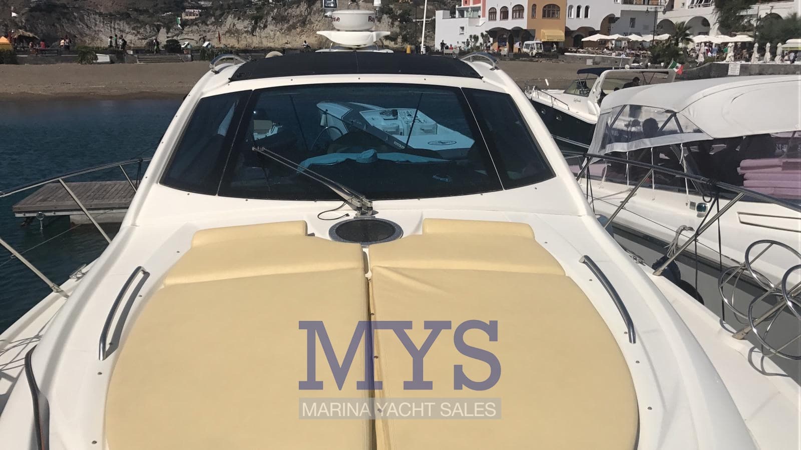 Cranchi Mediterranee 43 - Deck View Cranchi Mediterranee 43 - Deck View