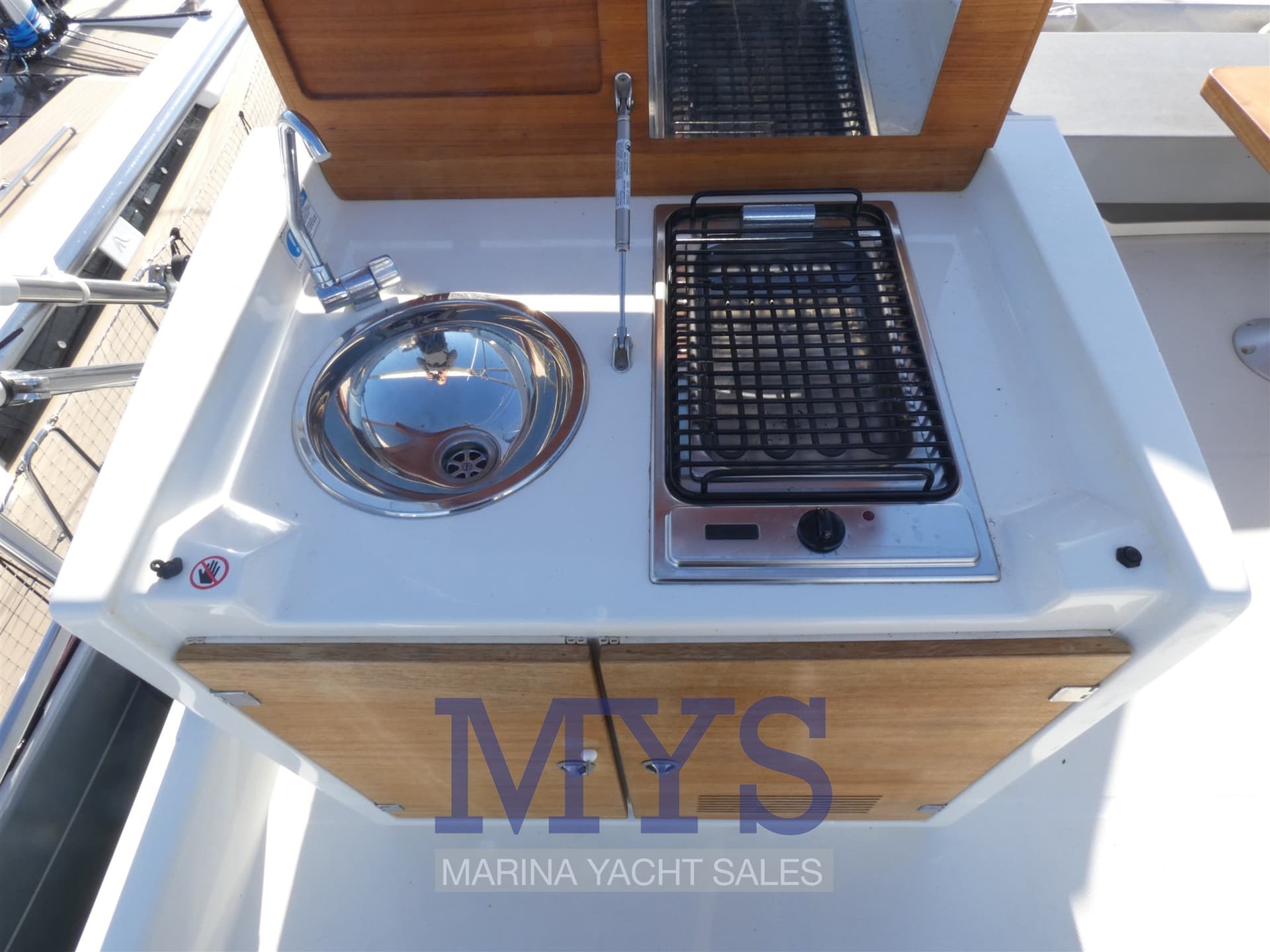 Cranchi T 43 - Deck View Cranchi T 43 - Deck View