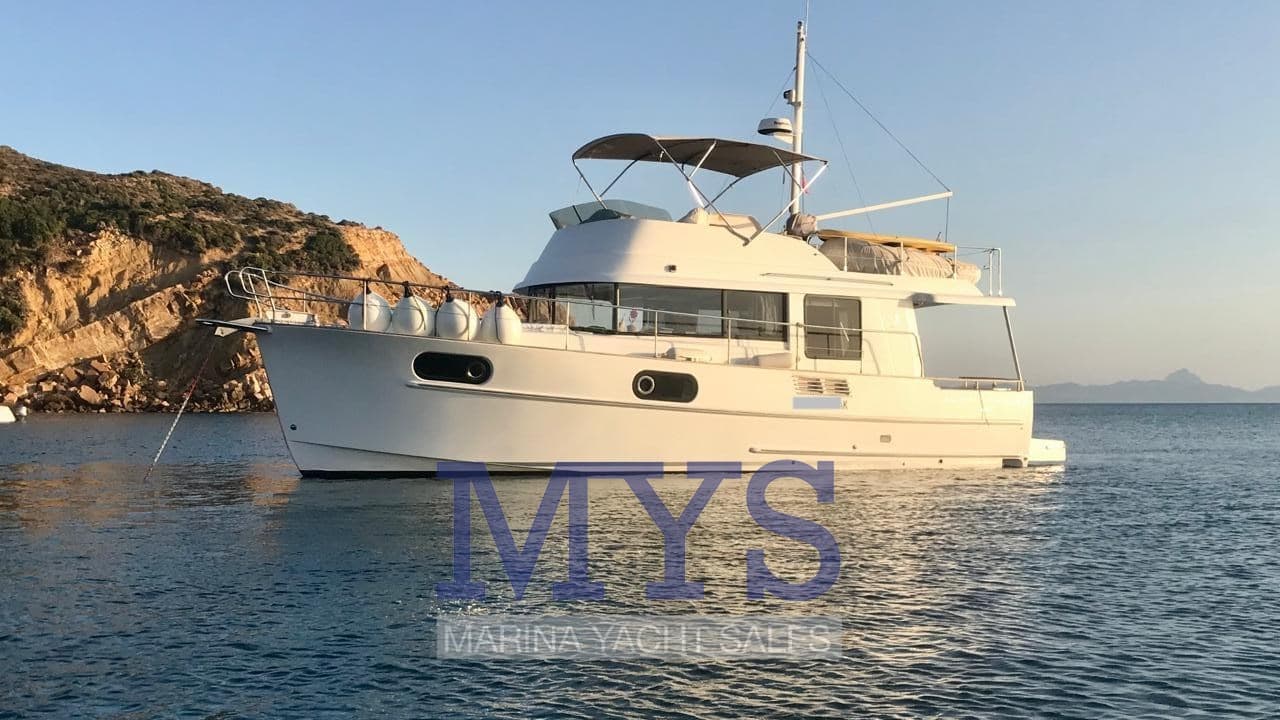 Beneteau Swift Trawler 44 - Deck View Beneteau Swift Trawler 44 - Deck View