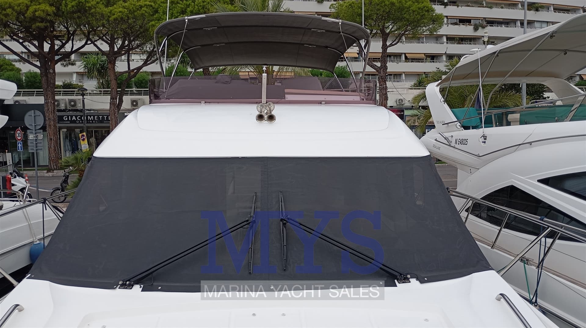 Princess Yachts F 49 - Detail View 1 Princess Yachts F 49 - Detail View 1