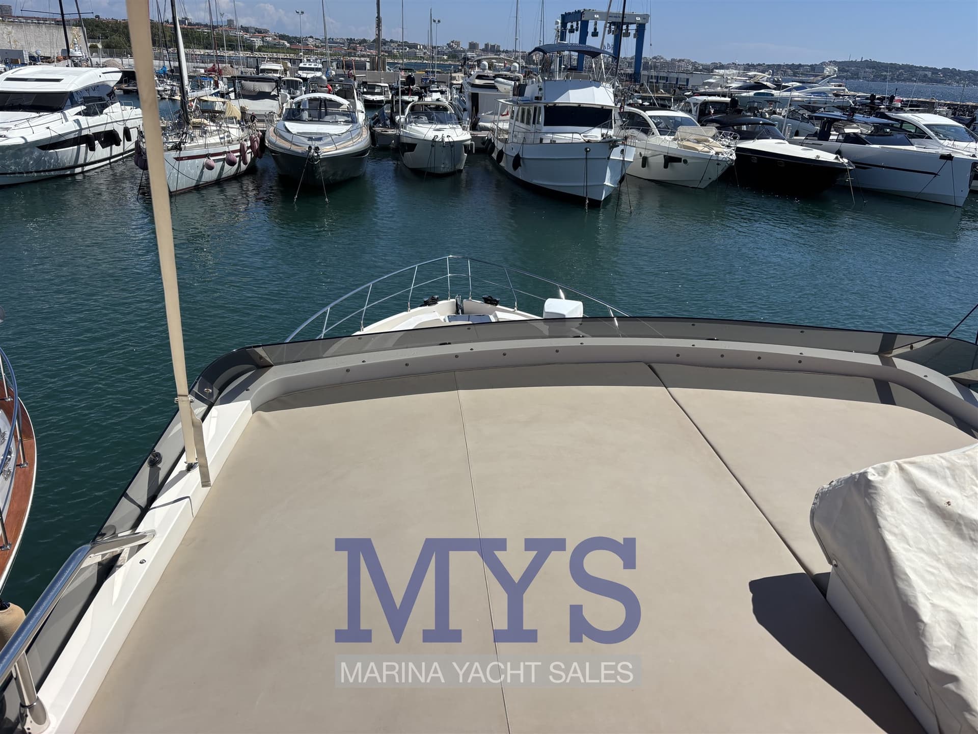 Cayman 520 Fly - Interior View Cayman 520 Fly - Interior View