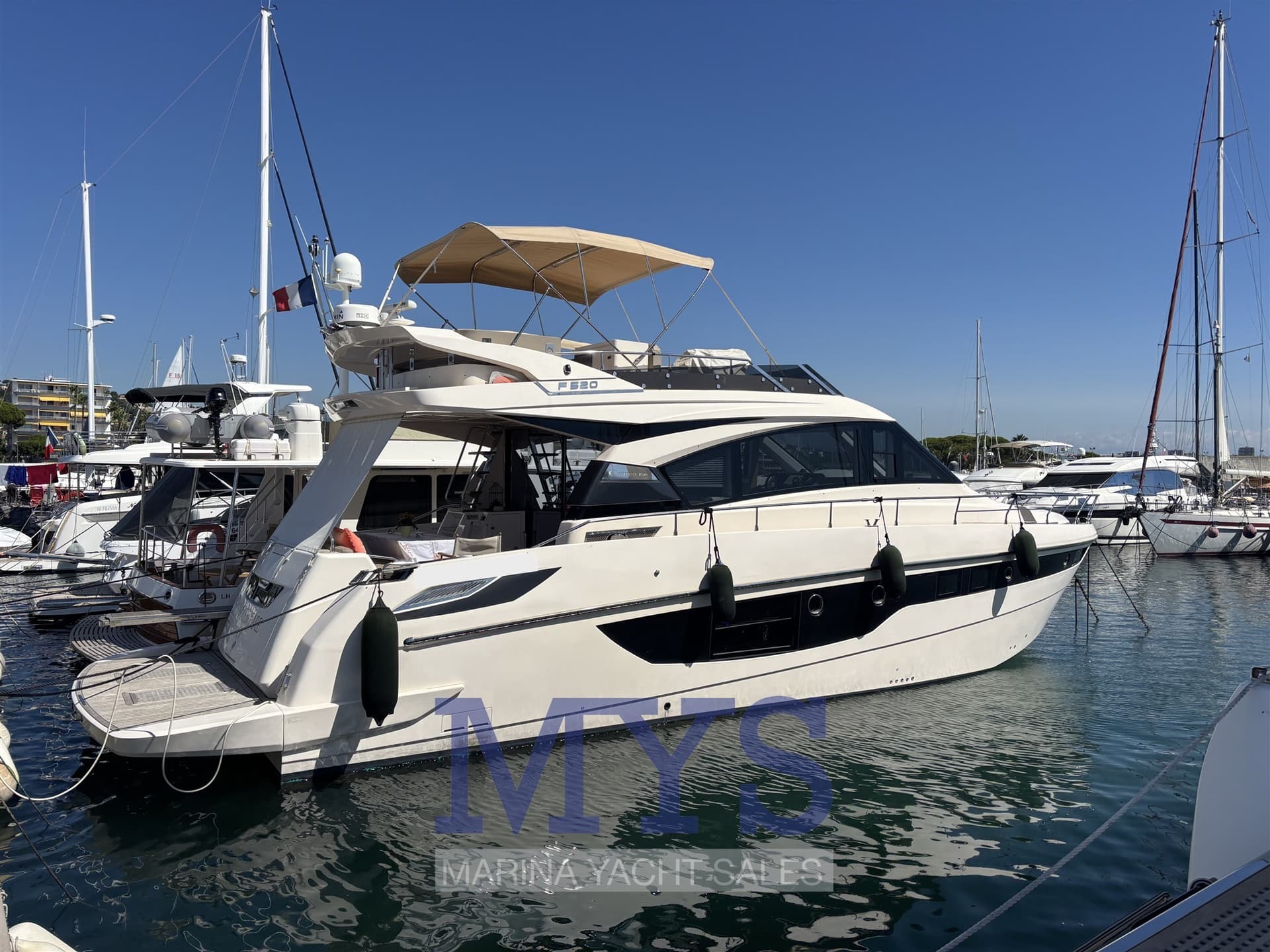 Cayman 520 Fly - Main View Cayman 520 Fly - Main View