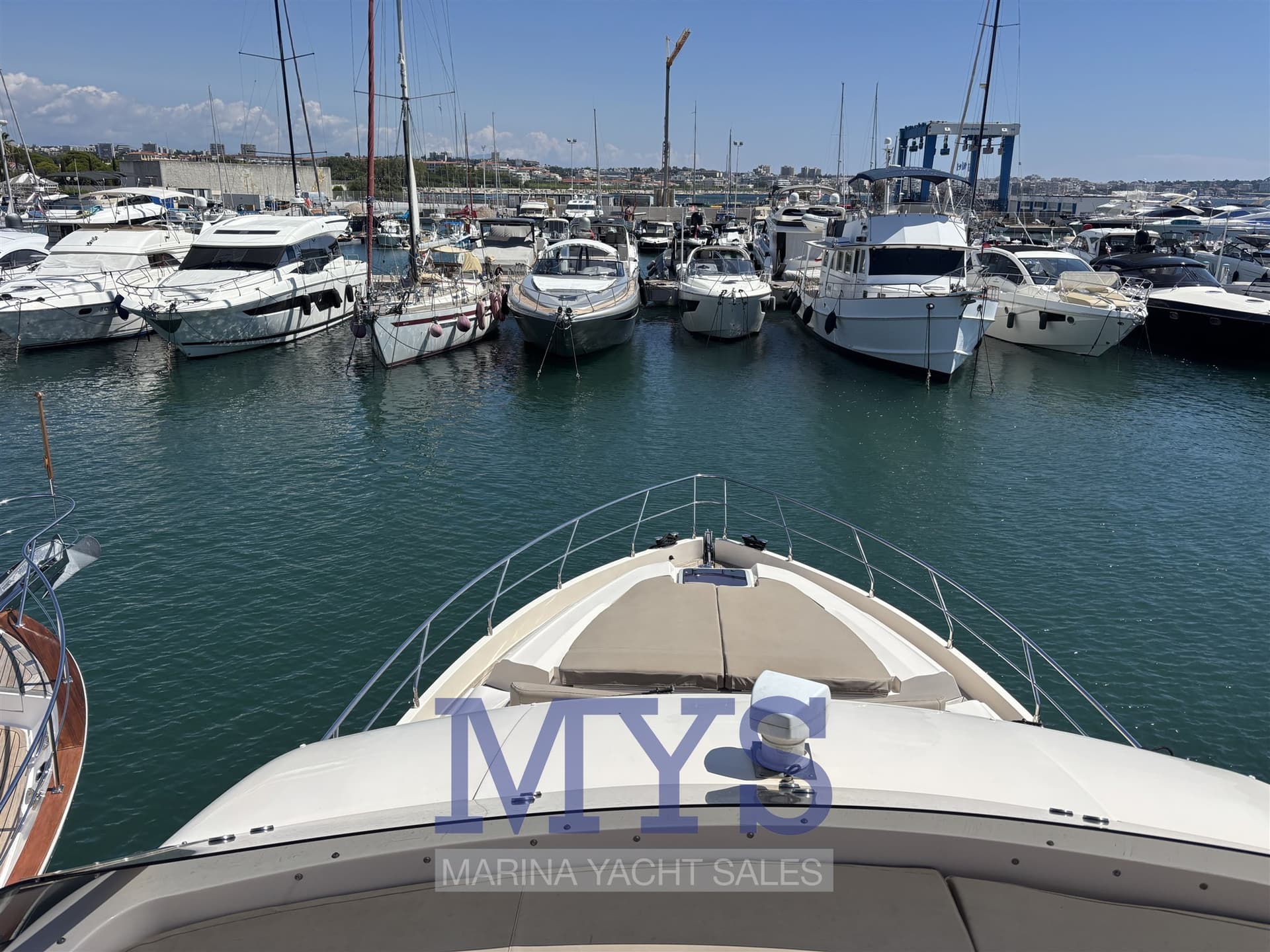 Cayman 520 Fly - Deck View Cayman 520 Fly - Deck View