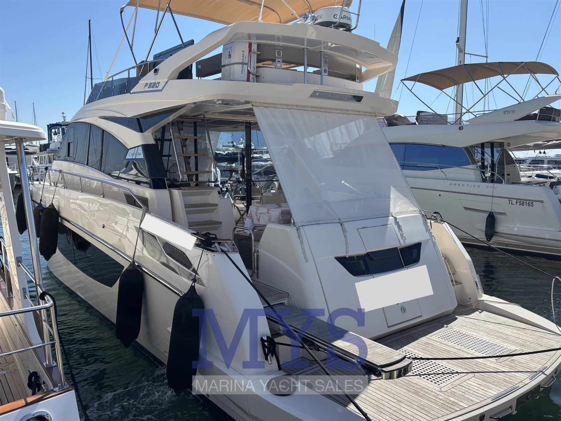 Cayman 520 Fly - Detail View 1 Cayman 520 Fly - Detail View 1