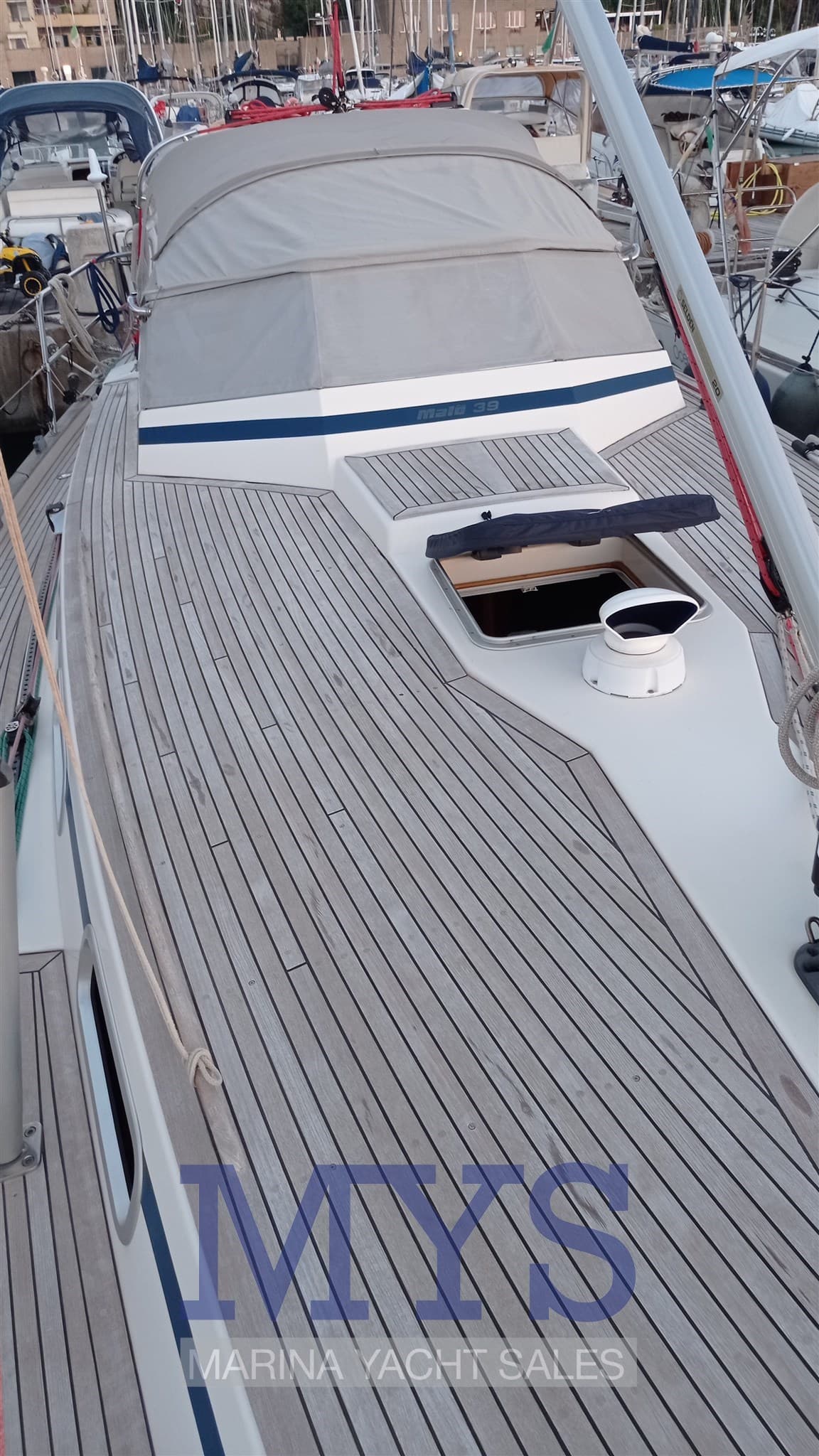 Malo Yachts Malo 39' - Deck View Malo Yachts Malo 39' - Deck View