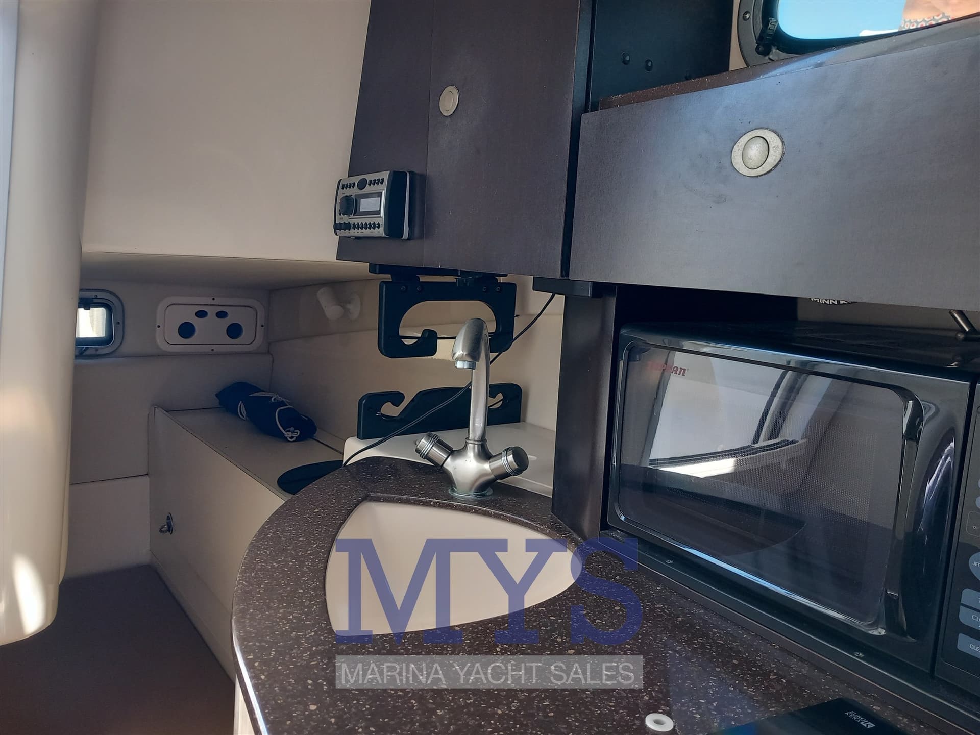 Boston Whaler 285 CONQUEST d'occasion - image hero 16