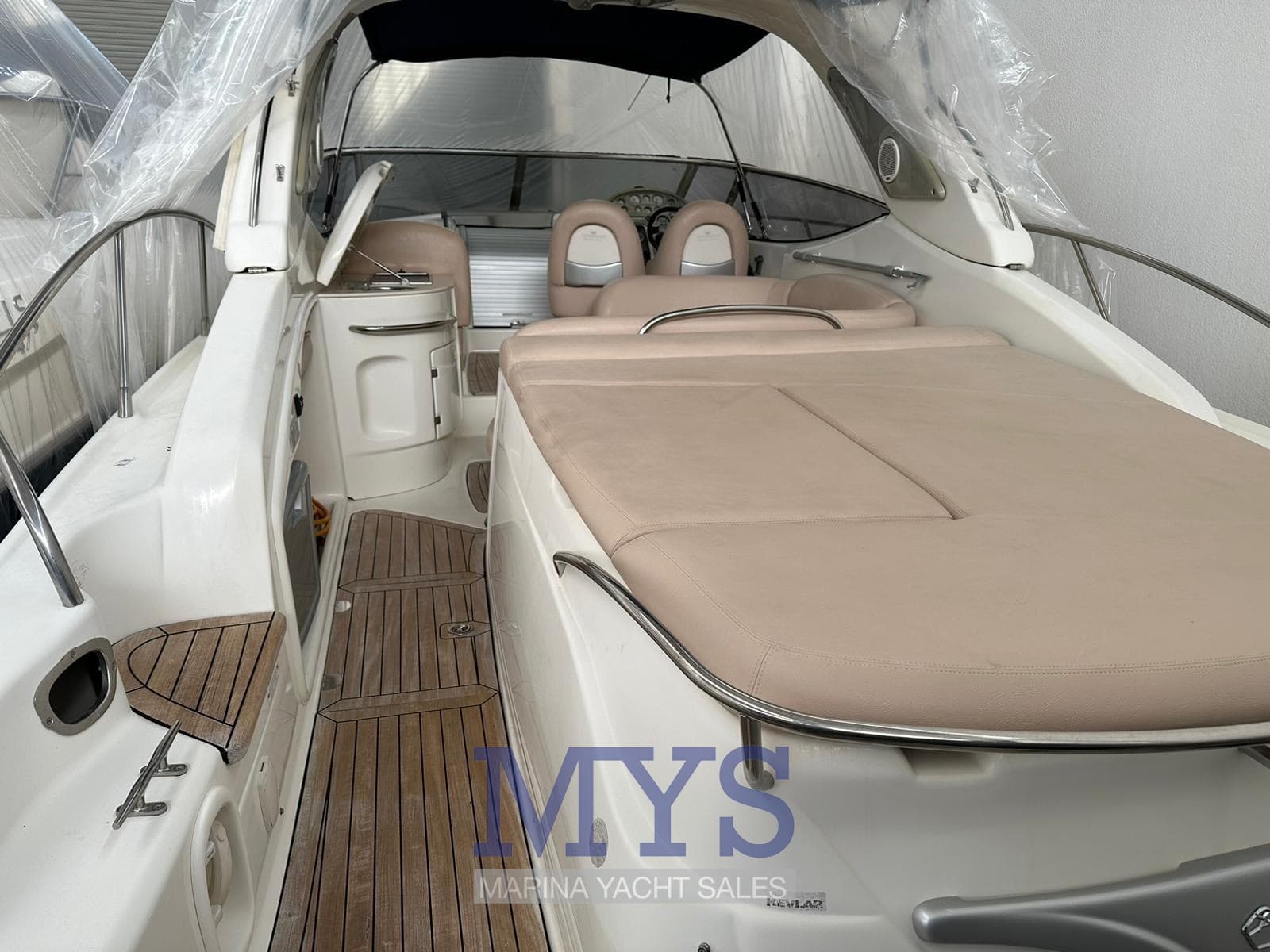 Cranchi Endurance 41 - Detail View 1 Cranchi Endurance 41 - Detail View 1