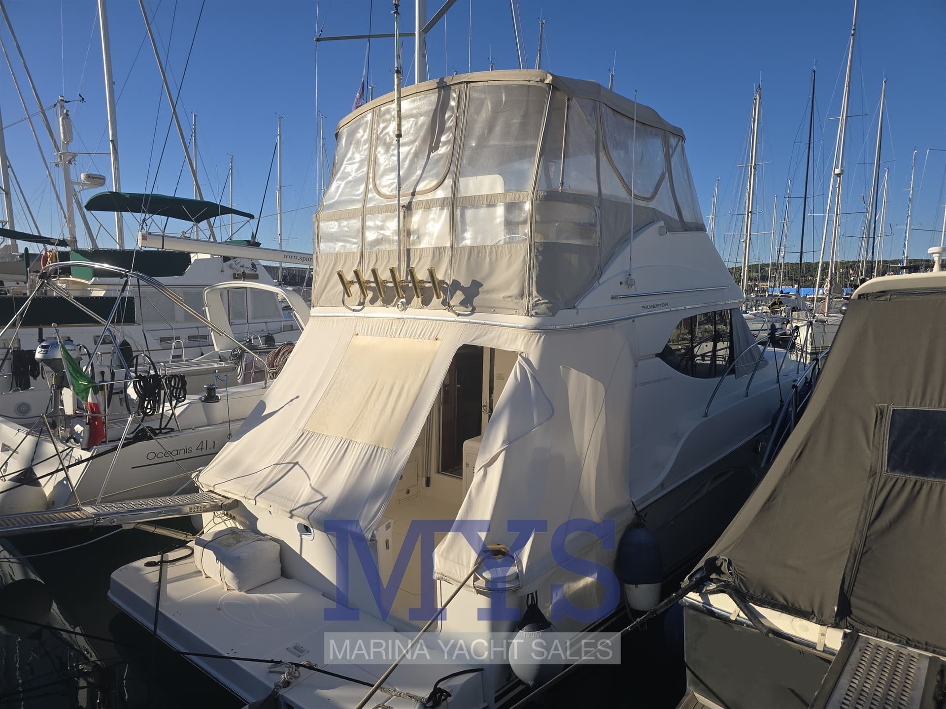 Silverton Silverton 36 Convertible - Interior View Silverton Silverton 36 Convertible - Interior View