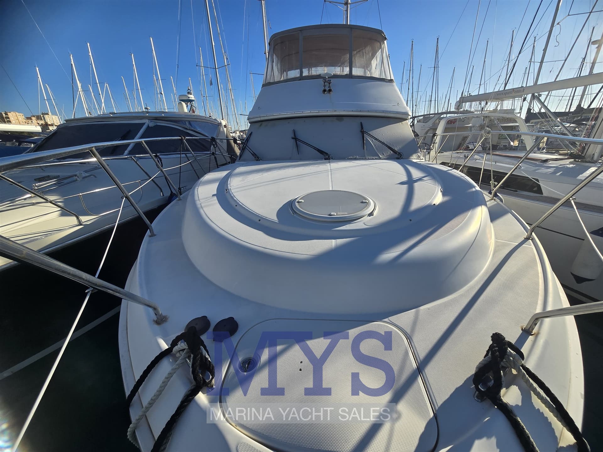 Silverton Silverton 36 Convertible - Detail View 1 Silverton Silverton 36 Convertible - Detail View 1