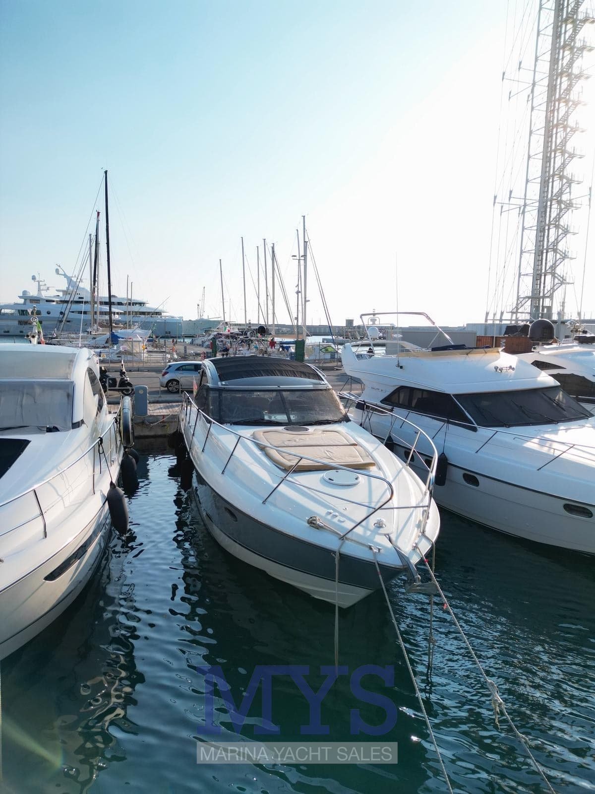 Princess Yachts V 48 - Deck View Princess Yachts V 48 - Deck View