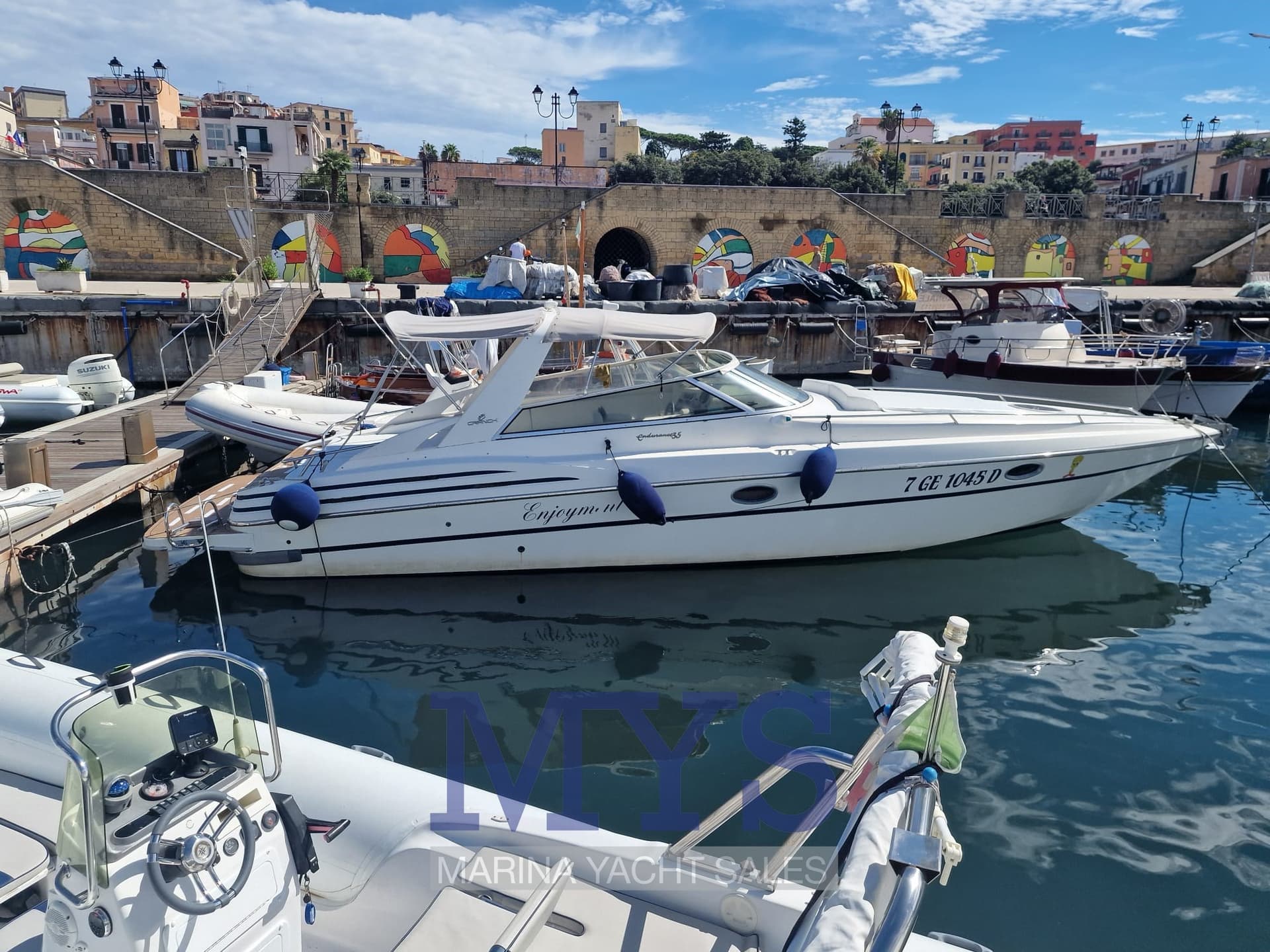 Cranchi Endurance 35 - Detail View 1 Cranchi Endurance 35 - Detail View 1