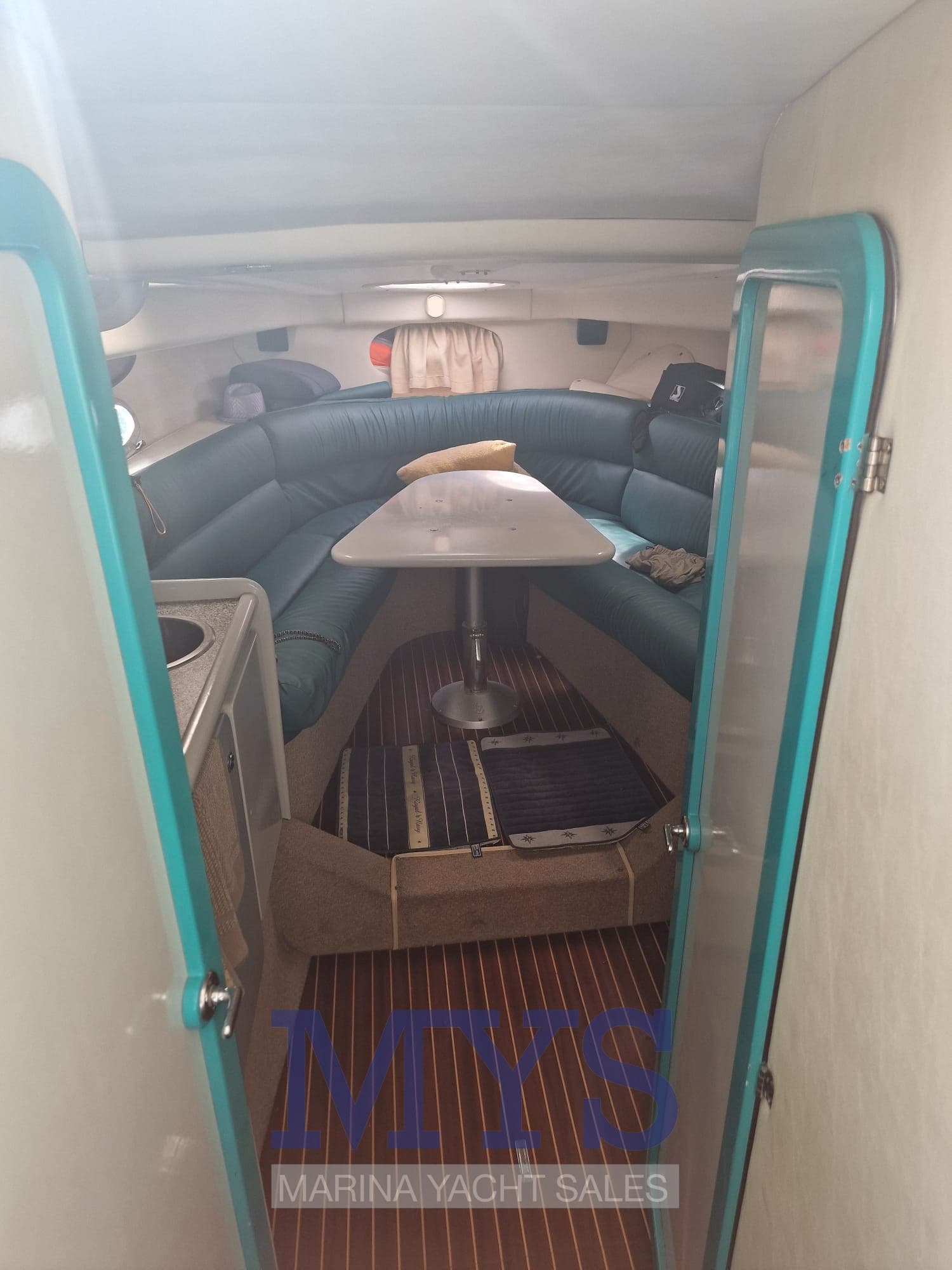 Cranchi Endurance 35 - Deck View Cranchi Endurance 35 - Deck View