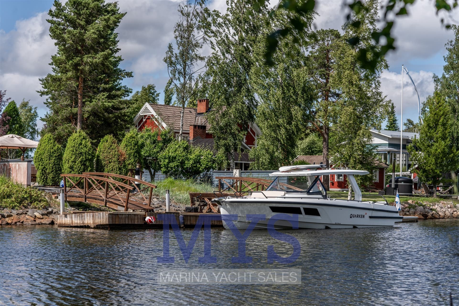 Quarken 35 Sport Tourer - Detail View 1 Quarken 35 Sport Tourer - Detail View 1