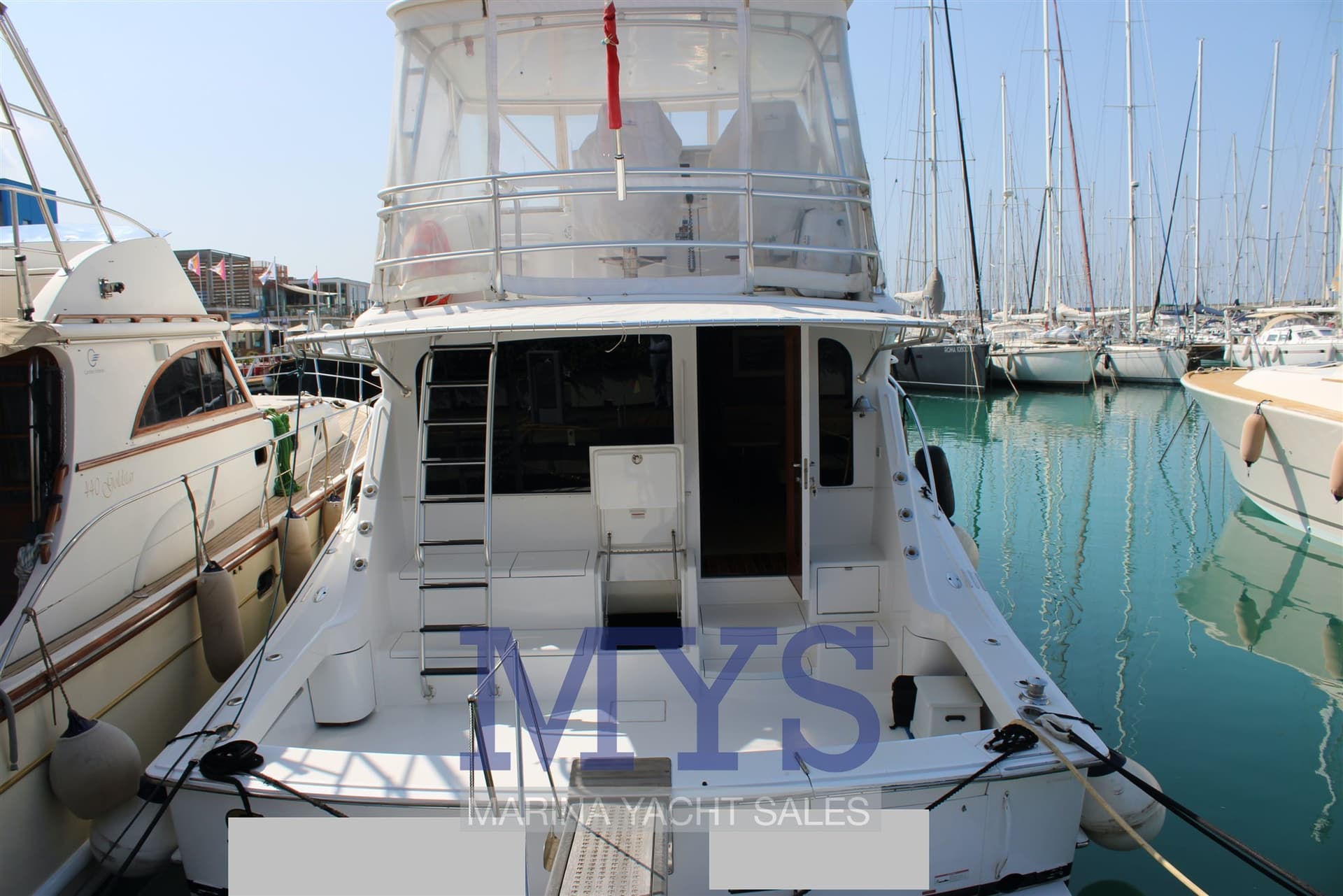 Hatteras 54 Convertible - Detail View 1 Hatteras 54 Convertible - Detail View 1