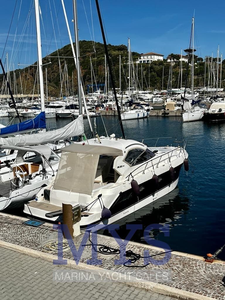 Manò Marine M 35 - Detail View 1 Manò Marine M 35 - Detail View 1