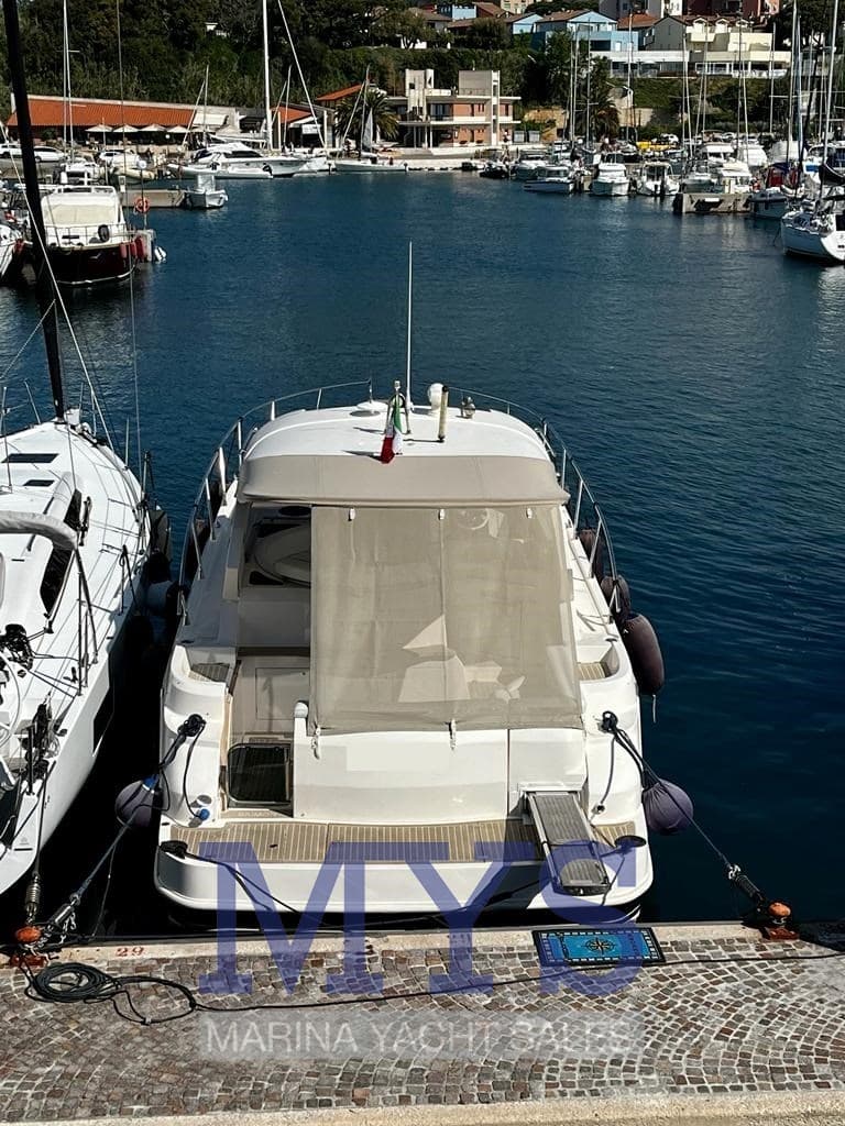 Manò Marine M 35 - Interior View Manò Marine M 35 - Interior View