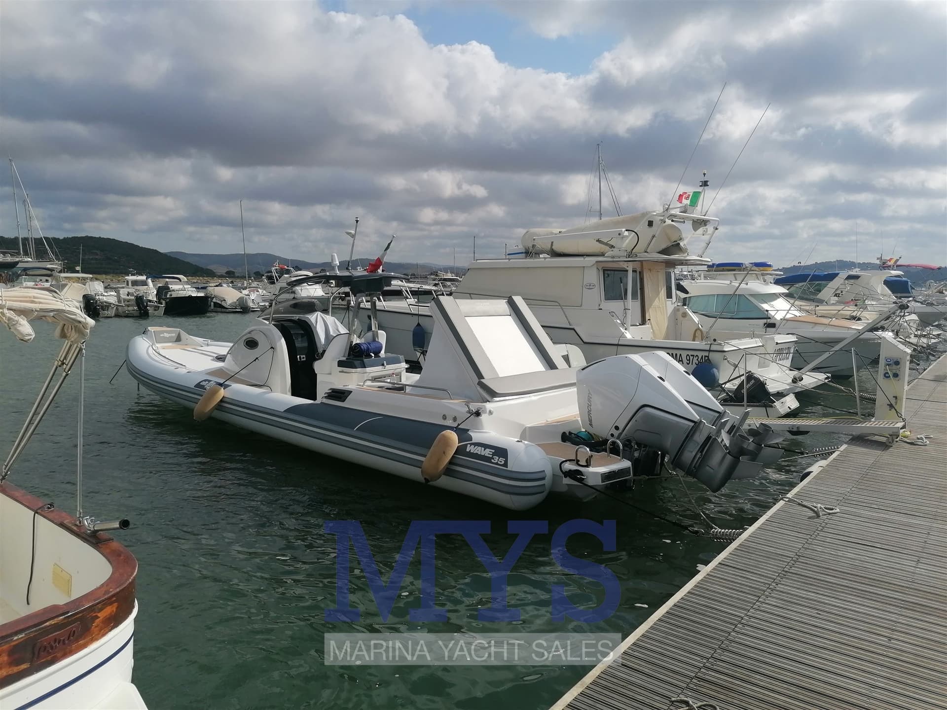 Altamarea Wave 35 - Detail View 1 Altamarea Wave 35 - Detail View 1