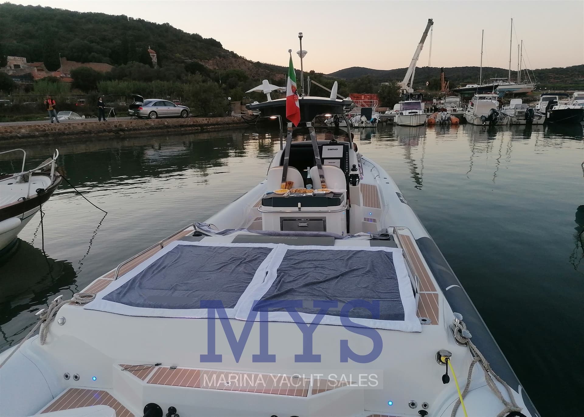 Altamarea Wave 35 - Deck View Altamarea Wave 35 - Deck View