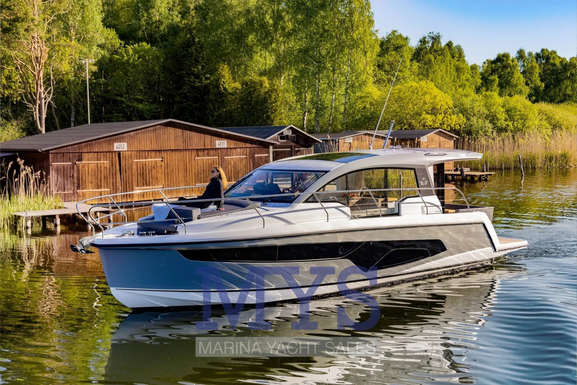 Sealine C335 - Deck View Sealine C335 - Deck View