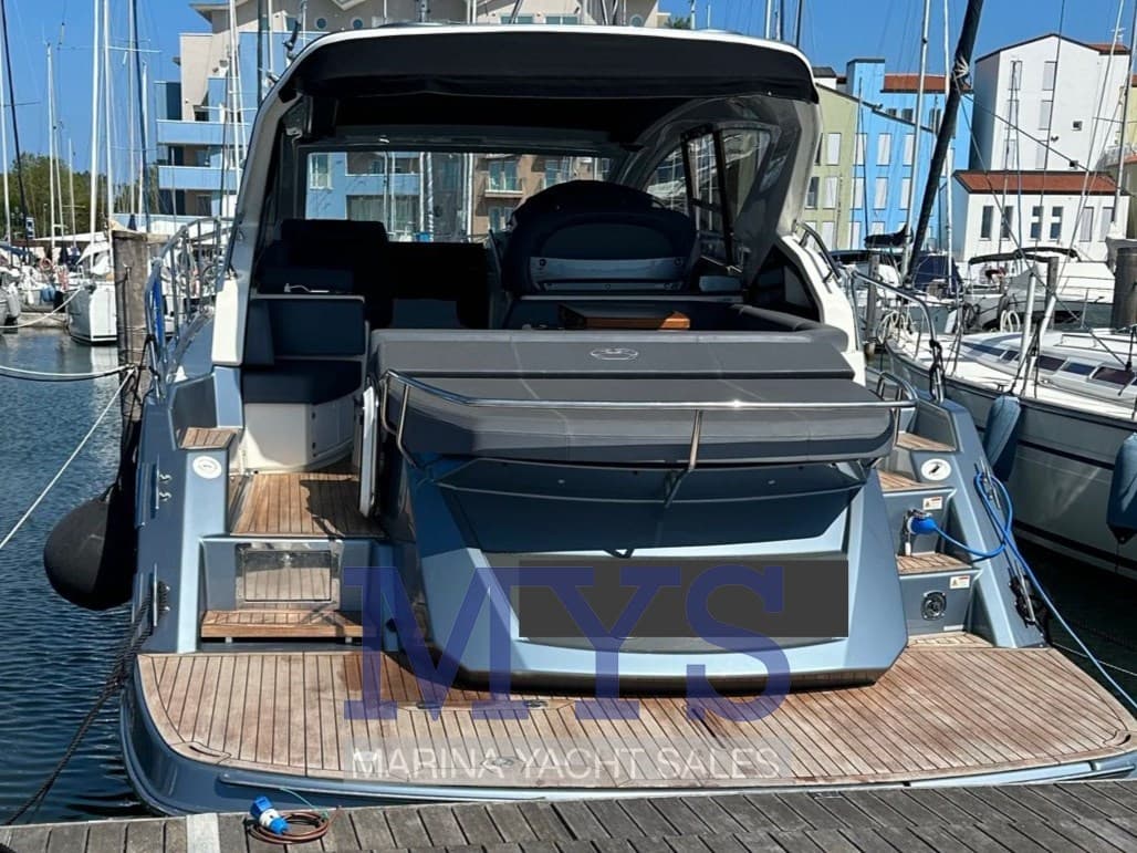 Cranchi M44 Ht - Deck View Cranchi M44 Ht - Deck View