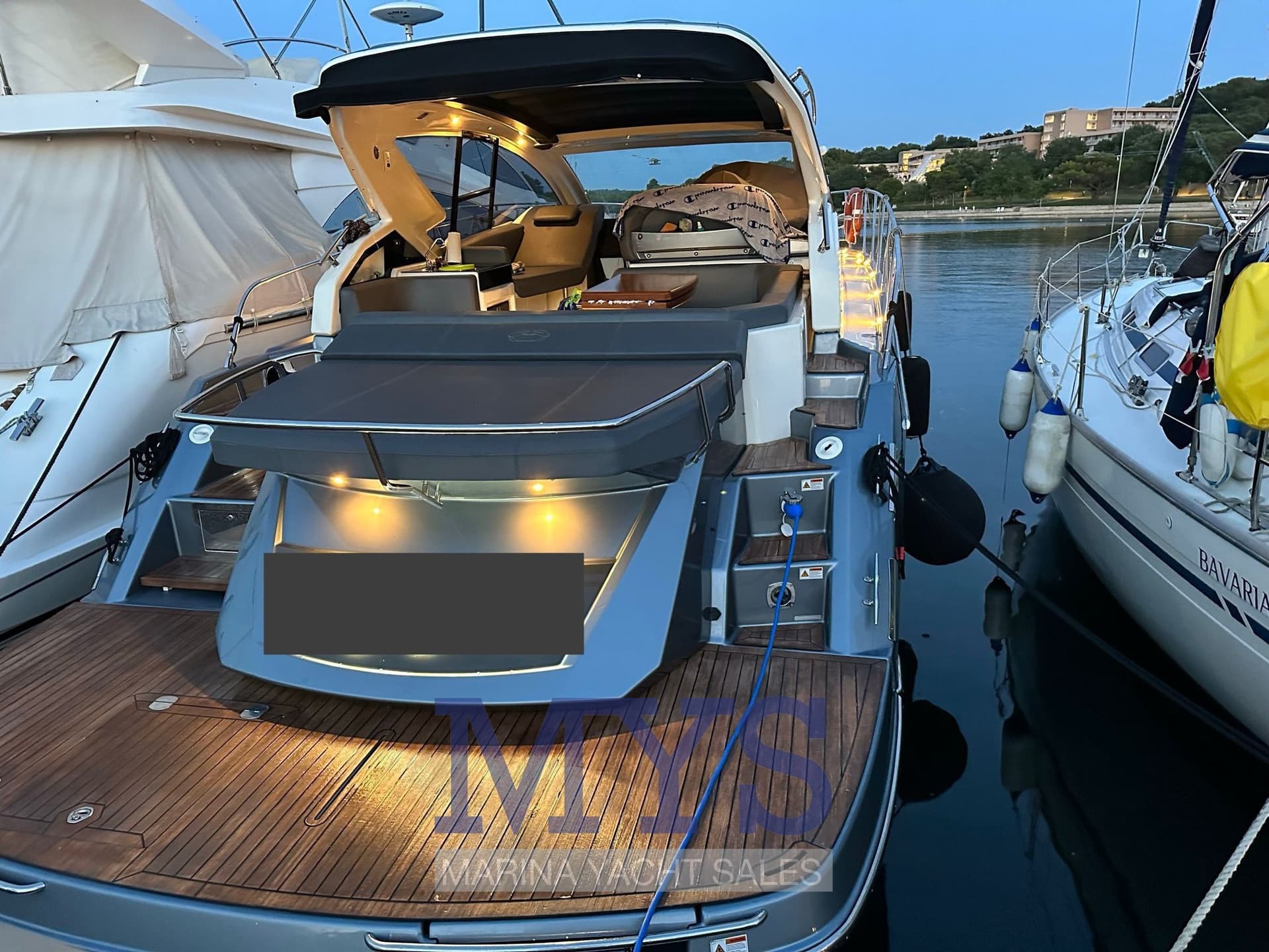 Cranchi M44 Ht - Interior View Cranchi M44 Ht - Interior View