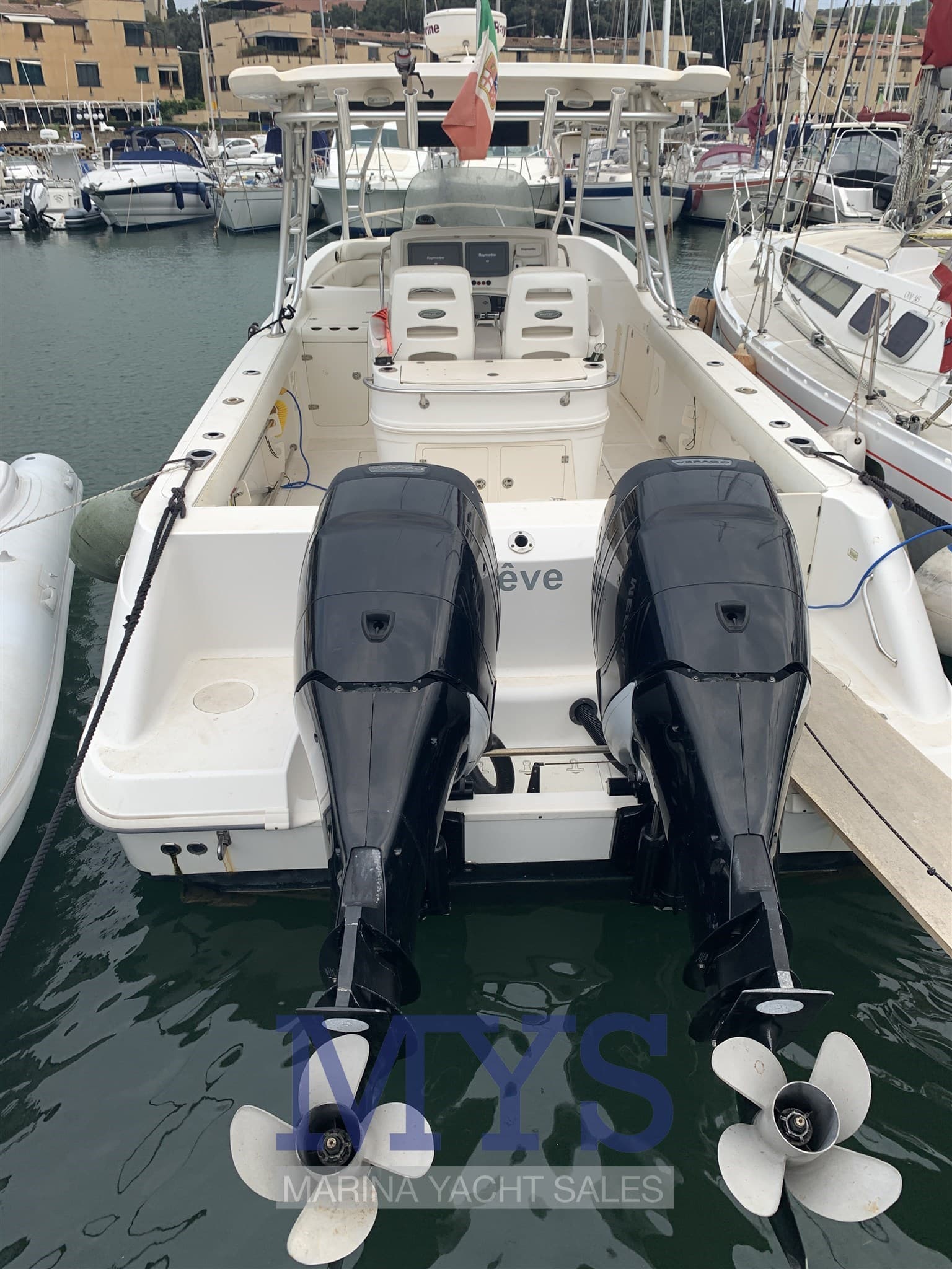 Boston Whaler Outrage 320 - Deck View Boston Whaler Outrage 320 - Deck View