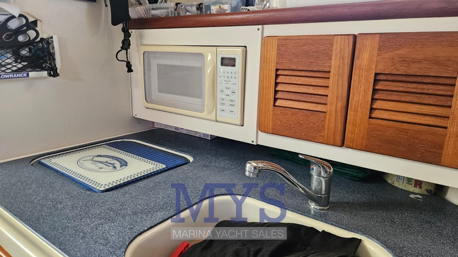 Pursuit Tiara 3100 Offshore usato - foto hero 17