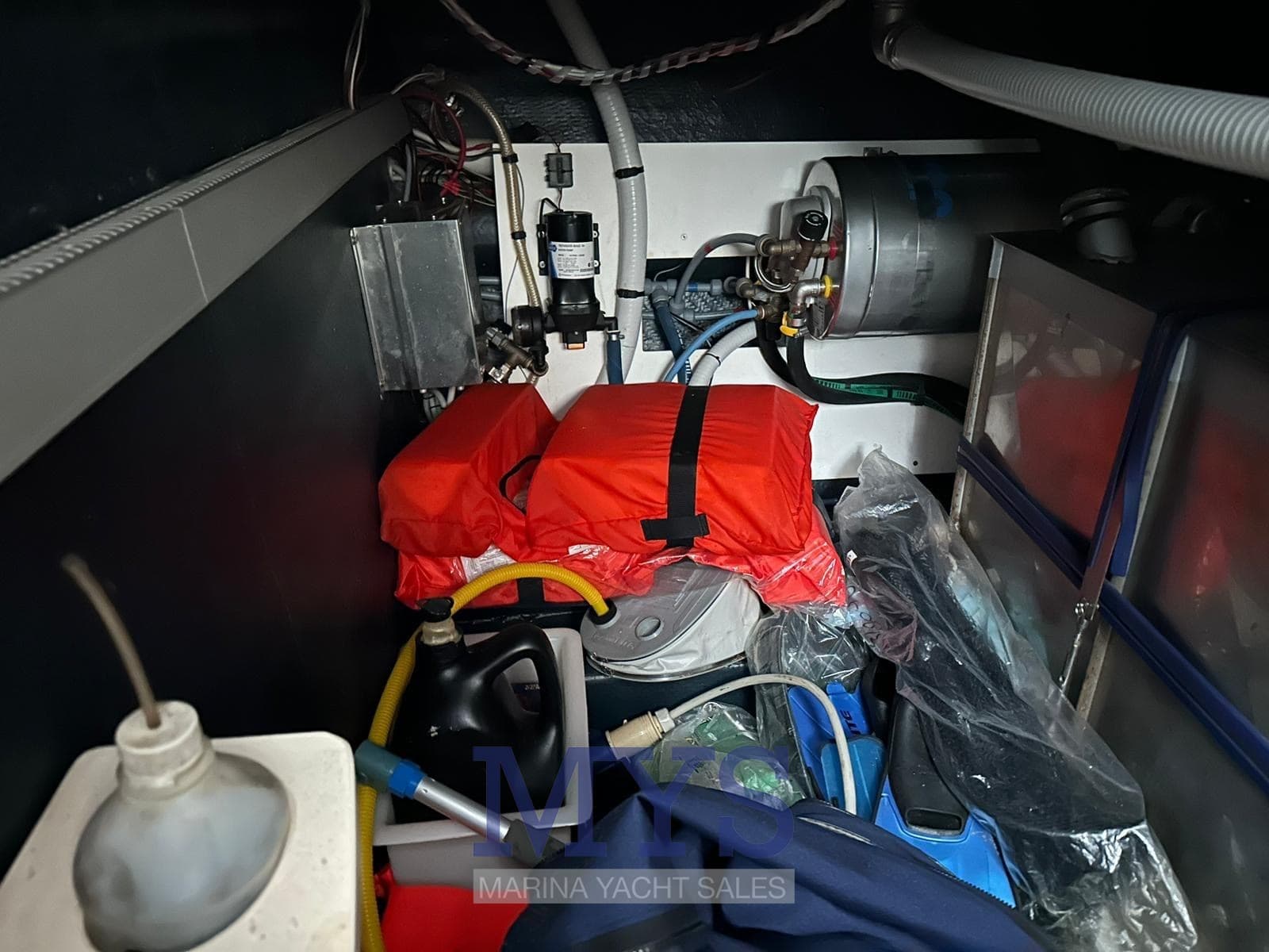 Cranchi ENDURANCE 41 used - hero image 21