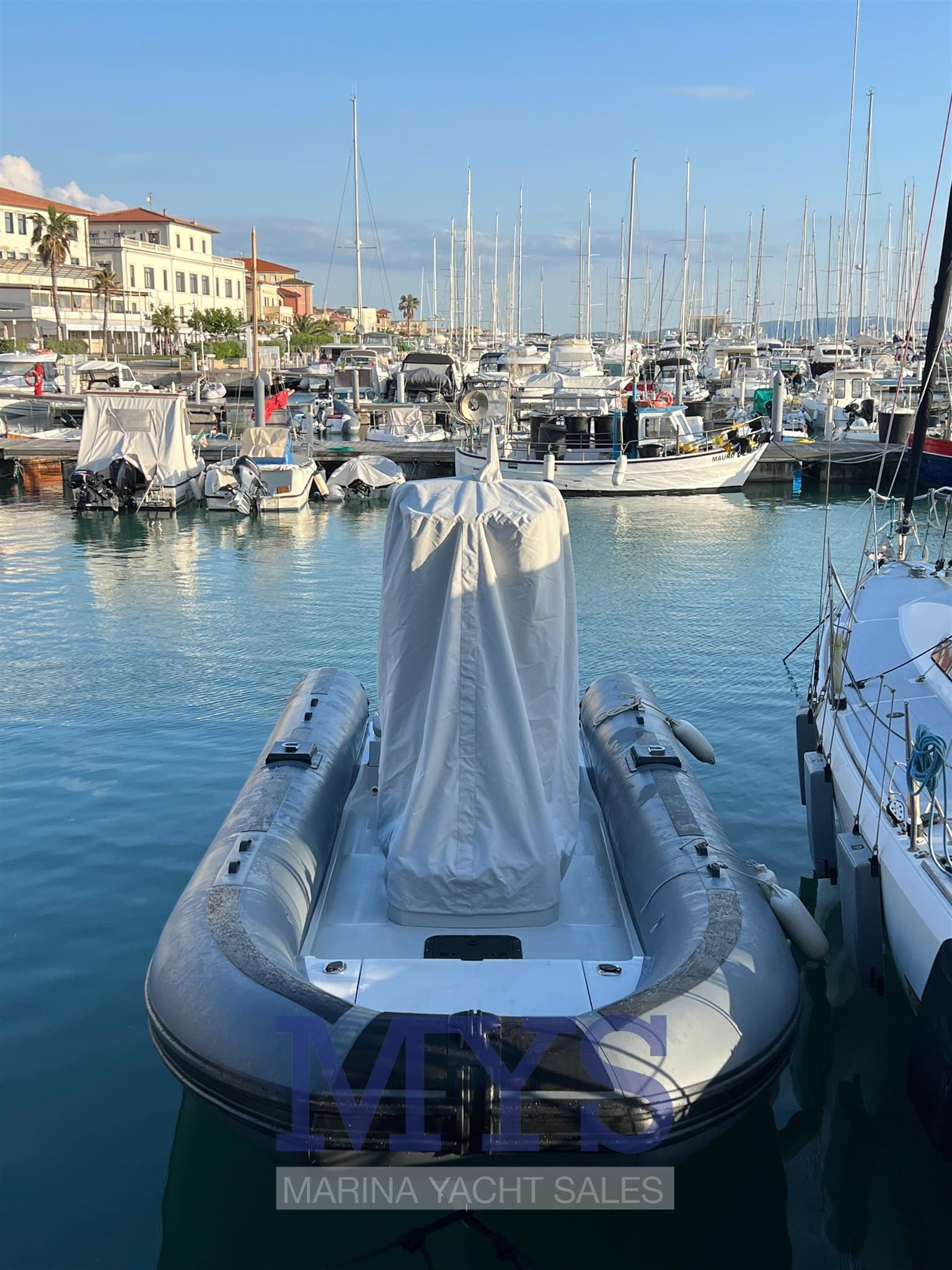 Capelli Tempest 700 Fishing - Interior View Capelli Tempest 700 Fishing - Interior View