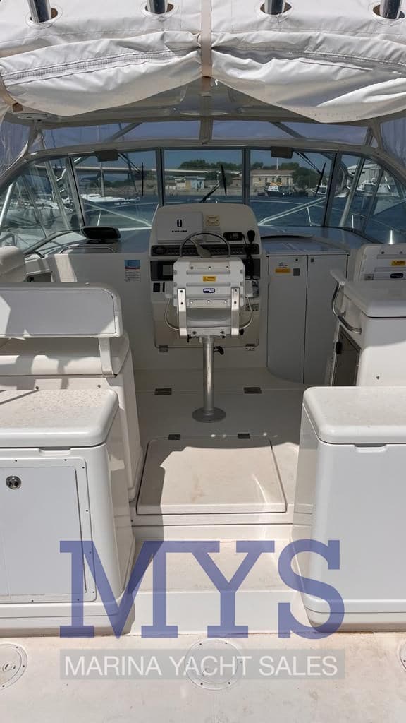 Rampage 33 Express - Deck View Rampage 33 Express - Deck View