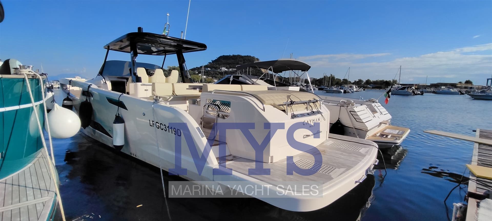 Cayman Cayman 40 W.A. - Detail View 1 Cayman Cayman 40 W.A. - Detail View 1